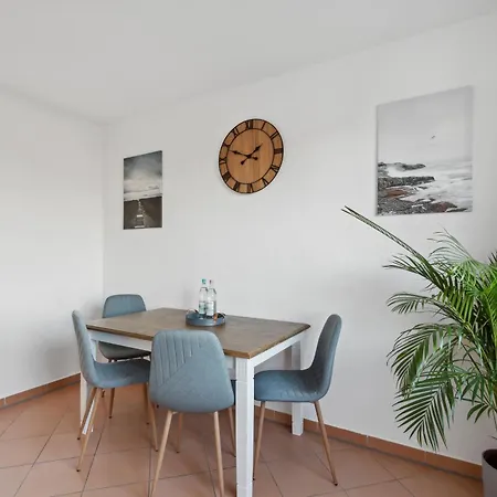 Larooms Merseburg - Apartment Np21 - 2 Zimmer - 4 Betten - Waschmaschine - Parkplatz - Balkon *